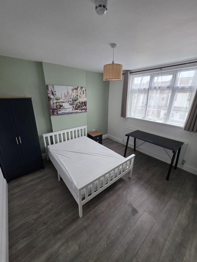 Double en-suite rooms available  Main Photo