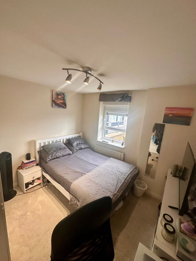 Bright Double Room Available in Bethnal Green Main Photo