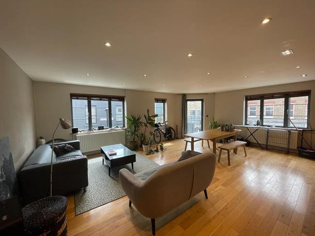 Double room is large new build flat Main Photo