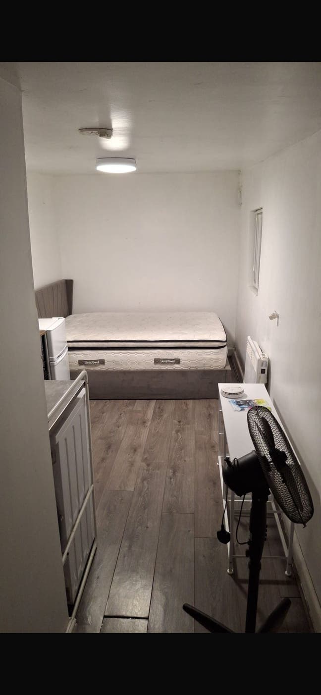 Studio Flat is available for rent - HP20 1HP Main Photo
