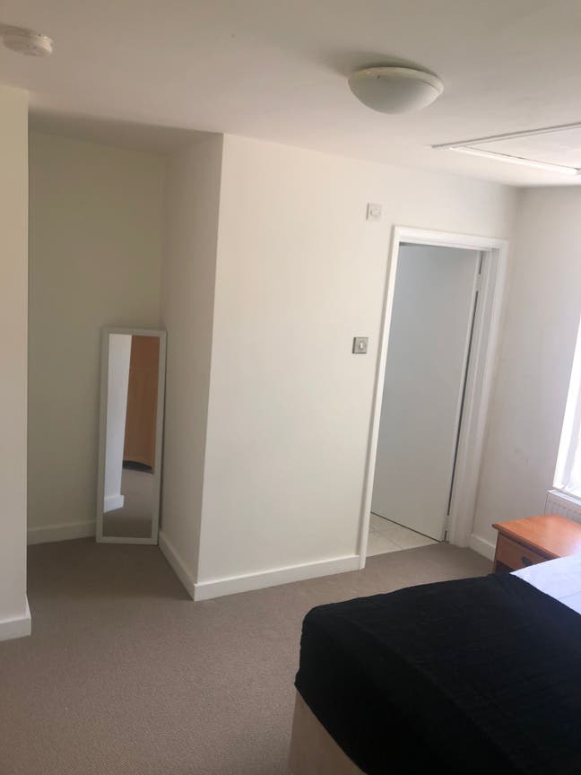 Ensuite and Double Rooms to Let near Woolwich St Main Photo