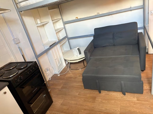 Studio Flat Willesden Green NW2 (Wlm)  Main Photo