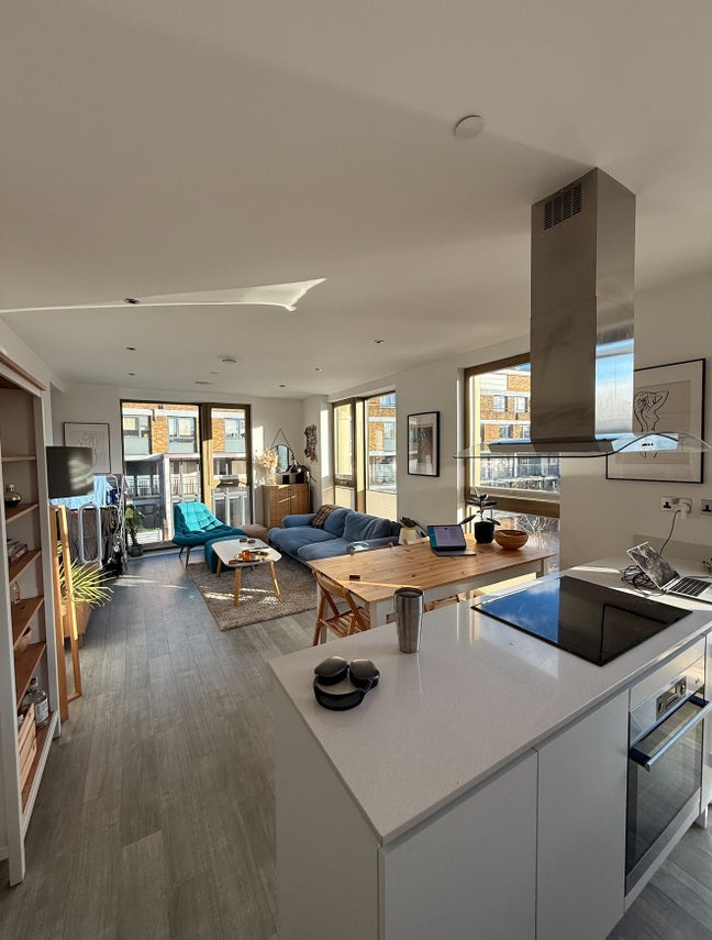Bright Brixton Flat, with own bathroom.  Main Photo