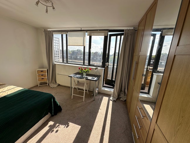 MOVE ASAP-Master+Private balcony-Living room-Earls Main Photo