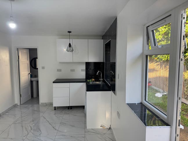 Modern One bed Studio Flat (Inc Bills) Main Photo