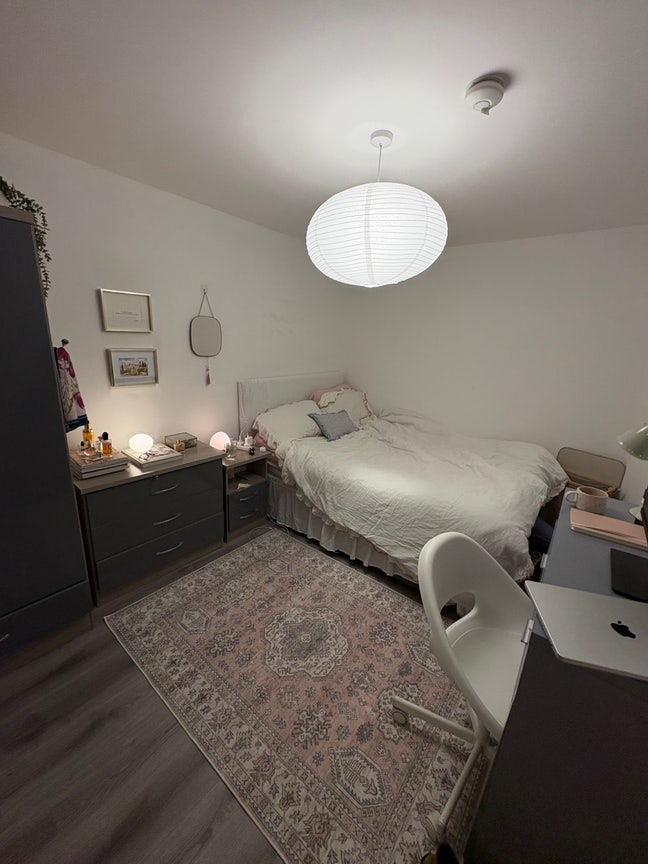 Spacious Room in Friendly 4 bed House 🫶🏻 Main Photo