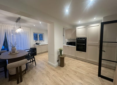 Lovely Double Room in a Friendly Home Main Photo