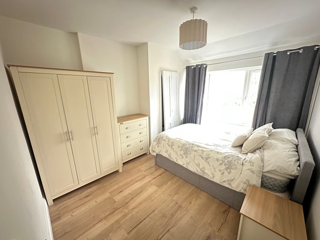 Lovely Double Room in a Friendly Home Main Photo