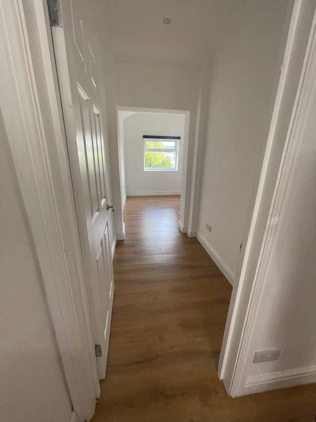 One Large Master Bedroom At Leytonstone. Main Photo