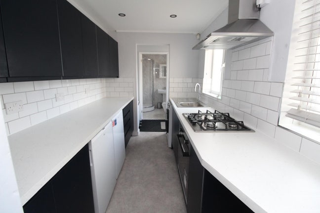 NG7 - Next to QMC & University - Fully Rennovated  Main Photo