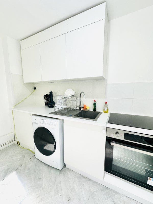 Modern Double in VIbrant Aldgate East Main Photo