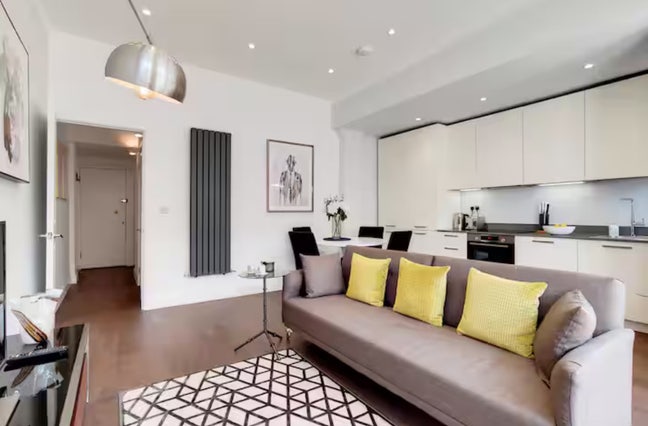 🧹 Clean + Calm Home • NW7 2EL 🏡✨ -50% Off  Main Photo