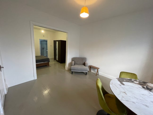 Two room apartment with En-suite Main Photo