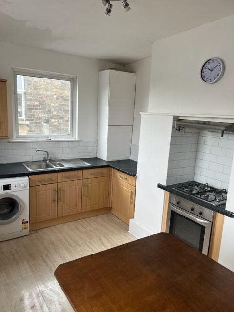 Double room - all bills included - £690 per month Main Photo