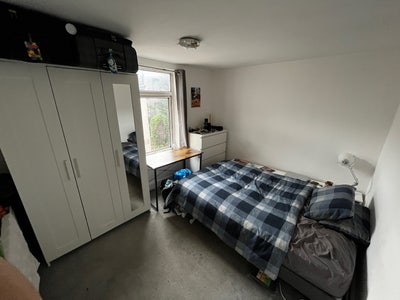 Room in Victorian House right by Victoria Park Main Photo