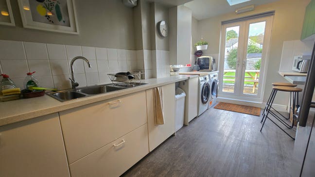 Large Double Room, with EnSuite, All Bills Include Main Photo