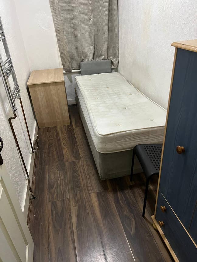Small Bed Room in a House off High Street Main Photo