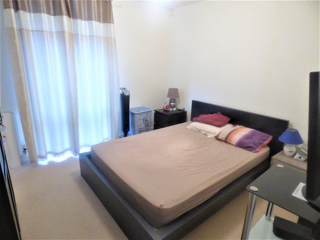 Room with private bathroom, Bow E3  Main Photo
