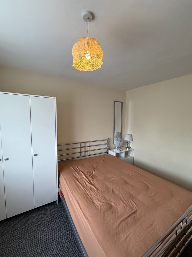 Room to let near Crawley Station Main Photo