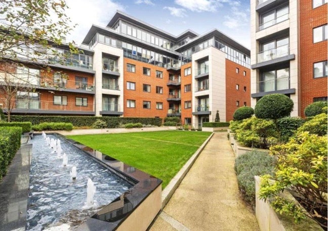 Beautiful and tranquil modern 2B2B in Putney Main Photo