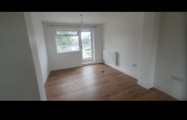 Ensuite in Ashtead- 2 bedroom 2 bathroom flat Main Photo