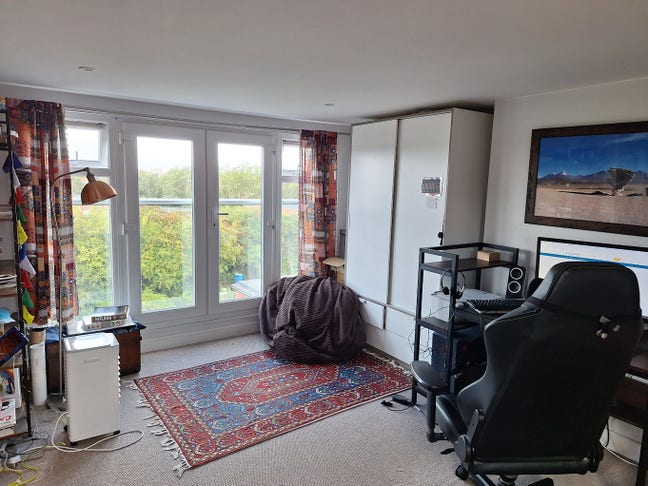 Very nice ensuite room available  Main Photo