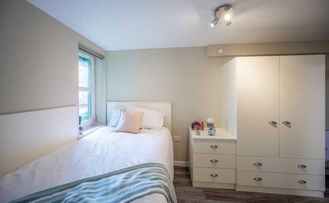 Peterson Hall Non-Ensuite Room Main Photo
