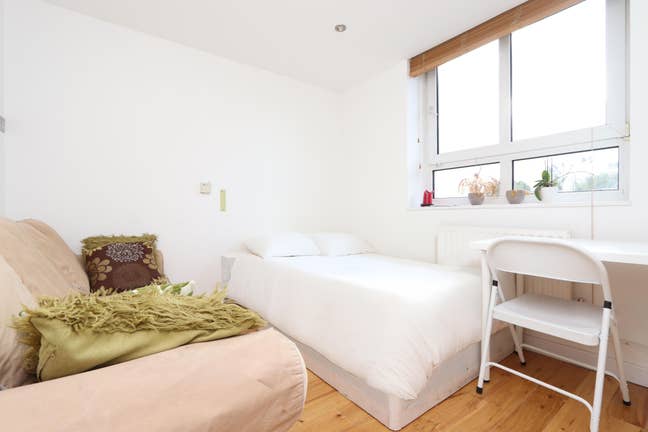 ✨ Modern Room with Sofa – St John’s Wood✨ Main Photo