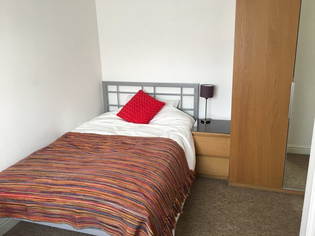 Nice Ensuite Room/Desk/Parking/Cleaner Main Photo