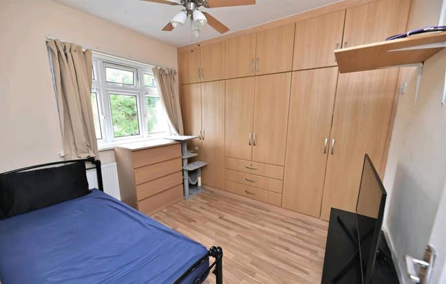 LARGE ROOMS - Stunning House  Main Photo
