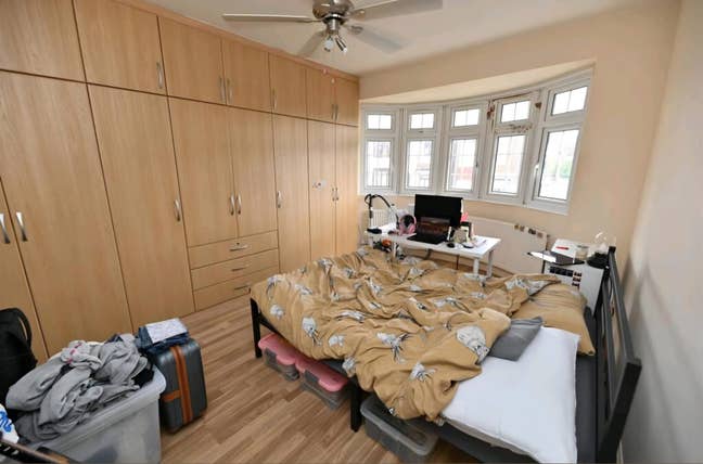 LARGE ROOMS - Stunning House  Main Photo