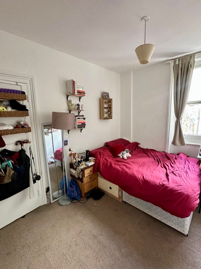 Looking for a new housemate! Main Photo