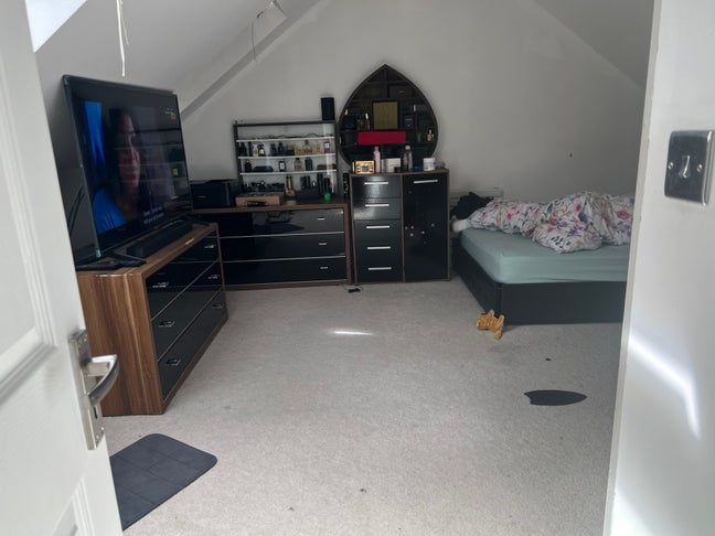 Large en suite bedroom  Main Photo