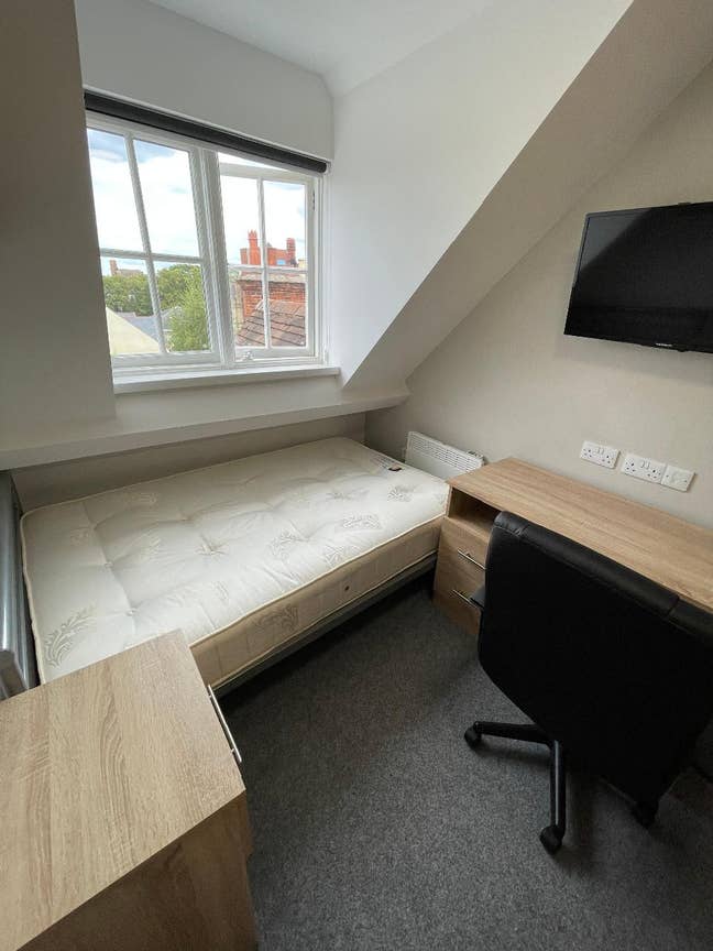 One bed ensuite available to students of UOL or DM Main Photo