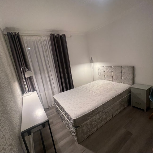 Newly decorated rooms for one person in Greenford  Main Photo