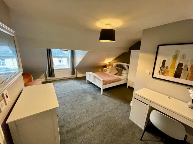 Large Double Room with en-suite-Kingsheath Main Photo