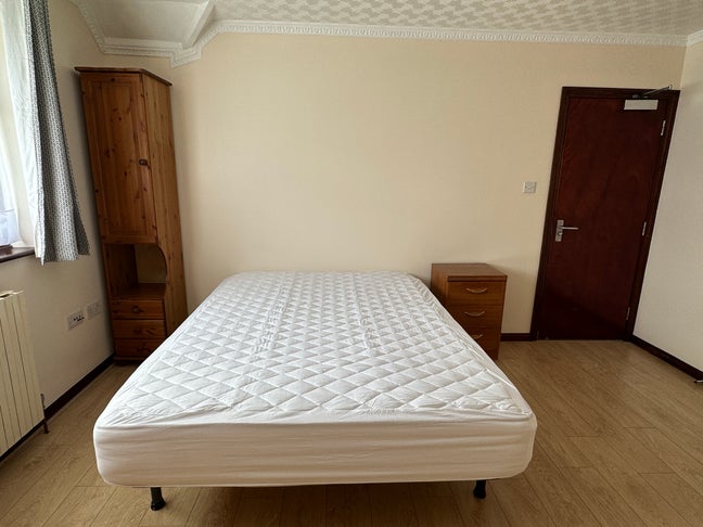 Waltham Cross 2 double rooms inc Bills  Main Photo