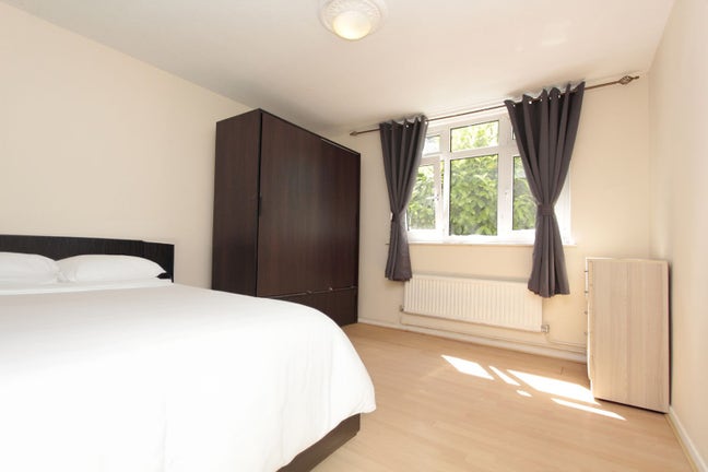 Best Prices in Plaistow! 3 Min Walk to the Station Main Photo