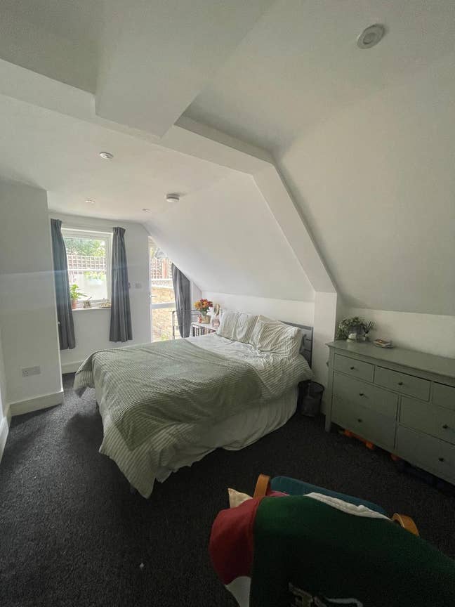 Double Ensuite Bedroom - October onwards Main Photo