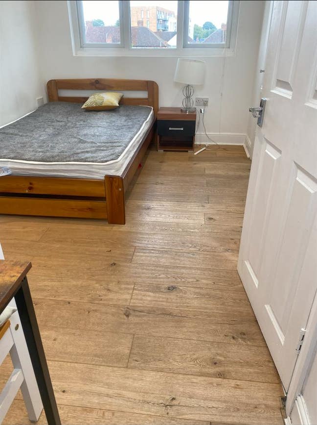 Beautiful, warm and peaceful house in Feltham Main Photo