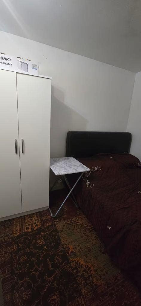Studio Flat with Private Entrance in Ilford, IG6 Main Photo