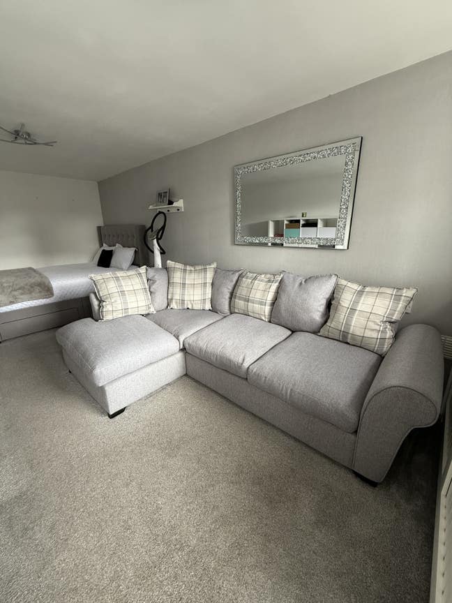 Spacious self contained annex with Kingsize bed Main Photo