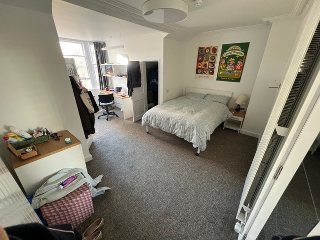 Beautiful and Large Room in Buccleuch Place Main Photo