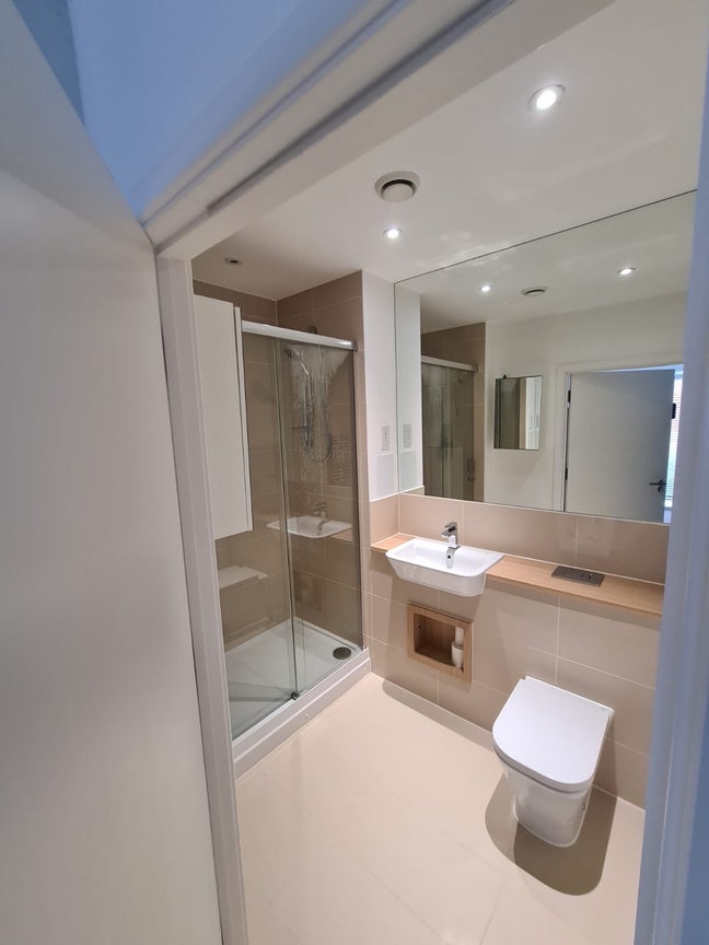 Double Room En-suite Available (Elizabeth Line) Main Photo