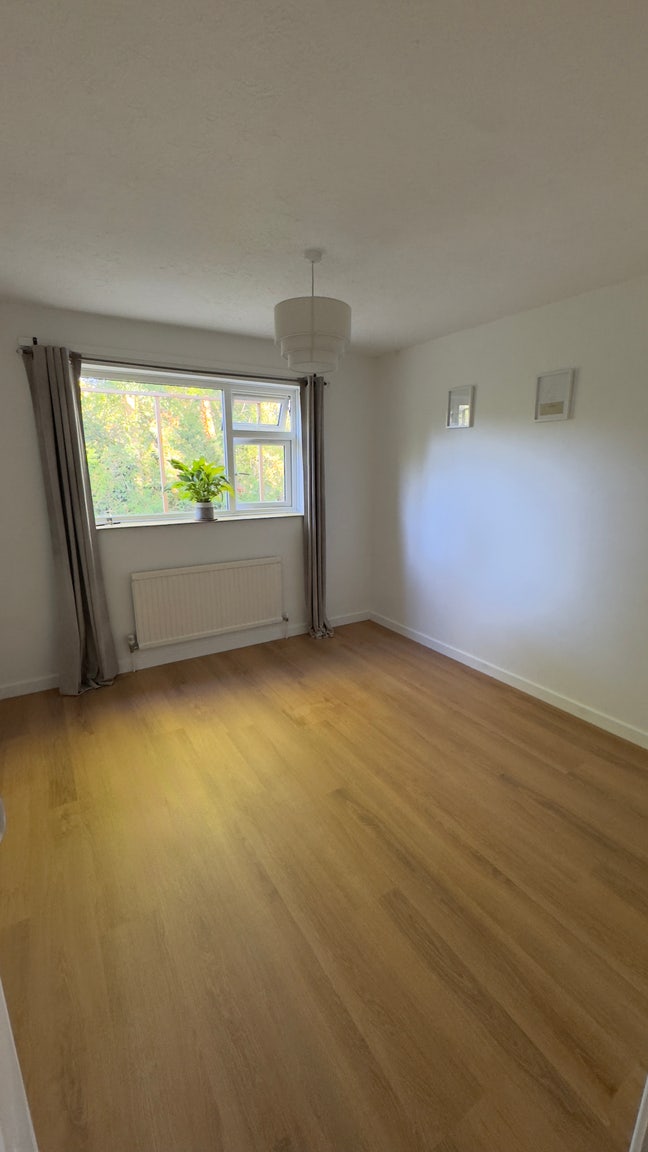 Unfurnished Double Room to Rent Main Photo