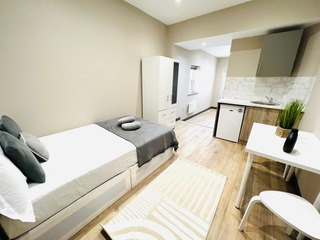 🛏️ 2 Ensuite Rooms to let in- FELTHAM Main Photo