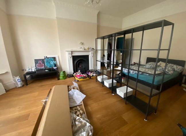 MASSIVE Studio Room in Ealing Main Photo