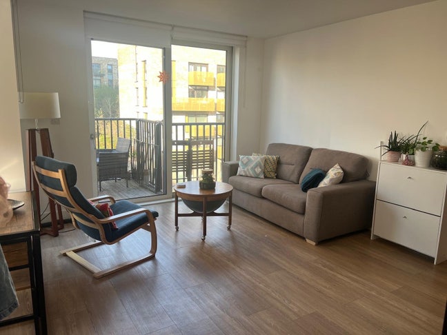 Lovely double room with own bathroom and balcony Main Photo