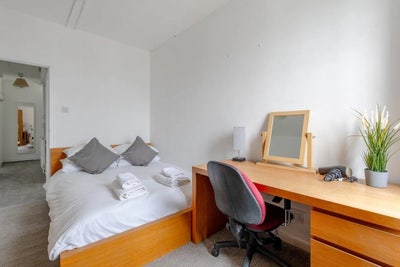 2 Bedrooms Available in a 3 Bedroom Flat  Main Photo