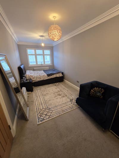 Large Bedroom -En suite bathroom  Main Photo